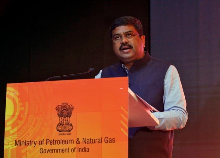 石油部长Dharmendra Pradhan敦促当地的石油公司促进海外资金