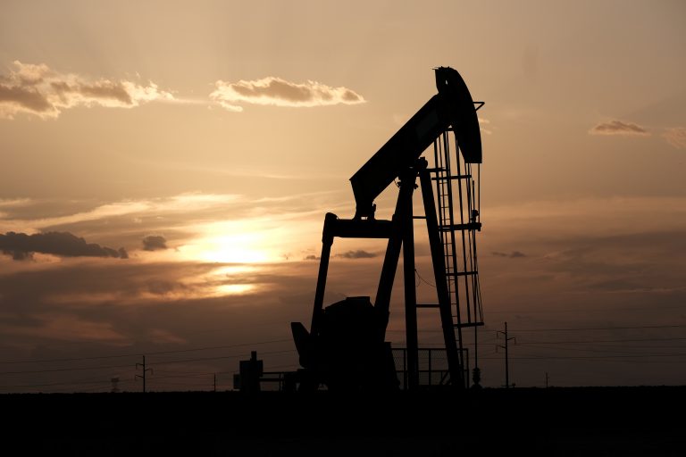 由于OPEC承诺对供应决定的影响，油价上涨