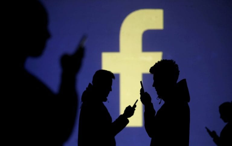 Facebook上的政治广告携带有关广告商提供信息的标签