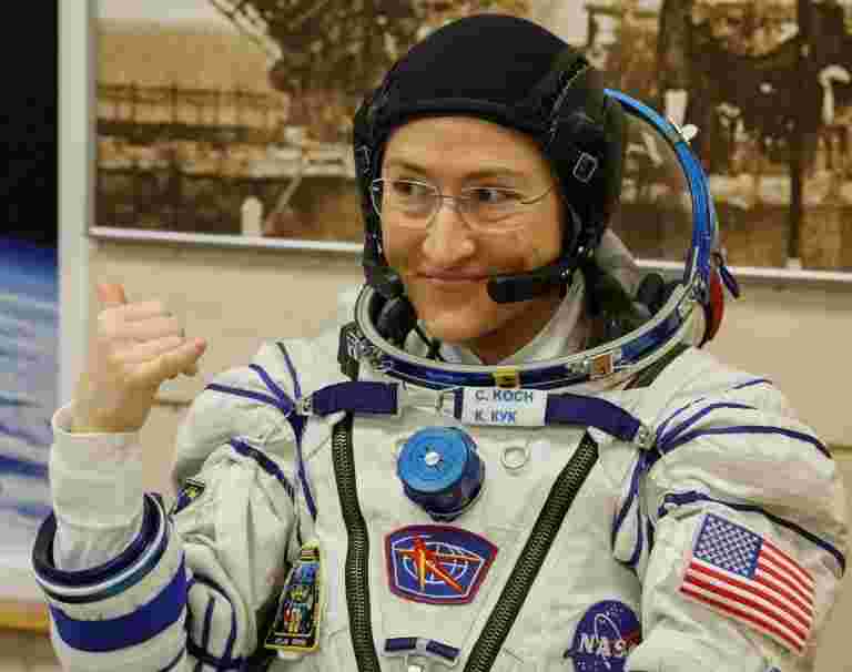 宇航员对一个女人的最长美国空间的蚀刻记录