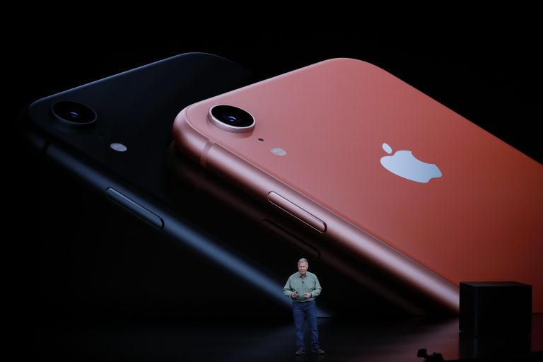 2019年亚马逊自由销售：以下是您如何购买50,000卢比的iPhone XR