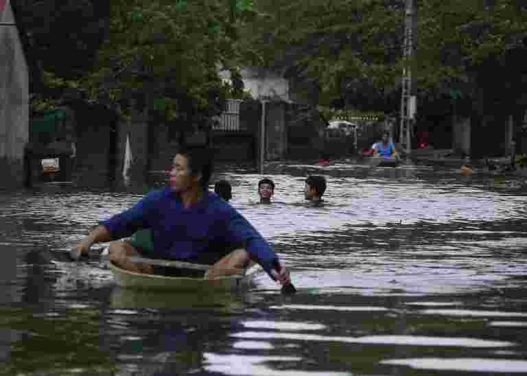 NDRF说，将4000人搬到4,000人到安全，51支球队