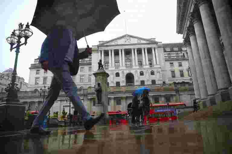 八月升起后，英格兰银行将稳定稳步