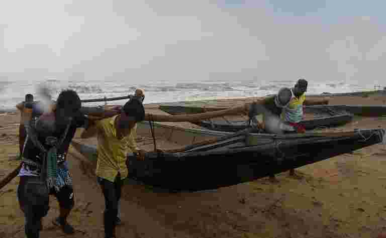 11月15日，Cyclone'Gaja'可能会在Pankan和Cuddalore之间穿越海岸