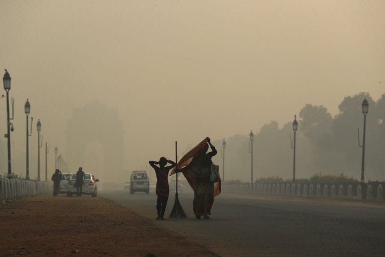 德里的星期六早上有误，空气质量“非常贫穷”