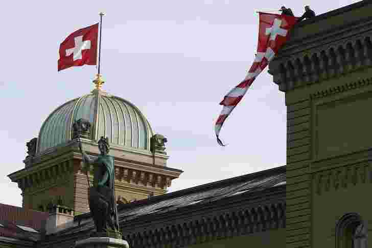 黑钱：瑞士政府同意分享两家公司的详细信息