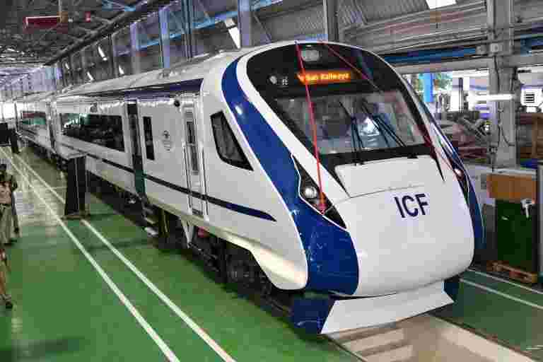 火车18在1月开始运营，将在德里和瓦拉纳西之间运行