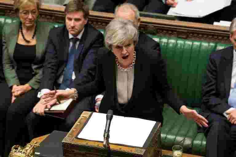 '在Brexit上抱着你的神经，'Theresa可以告诉英国立法者