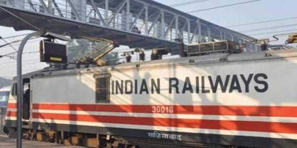 德里 -  Bhubaneshwar Rajdhani的20名乘客在吃铁路食物后患病了