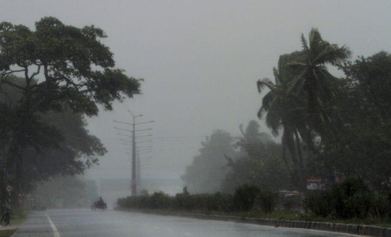 遇见了Cyclone'fani'不再对西孟加拉邦的威胁，在进入孟加拉国之前削弱