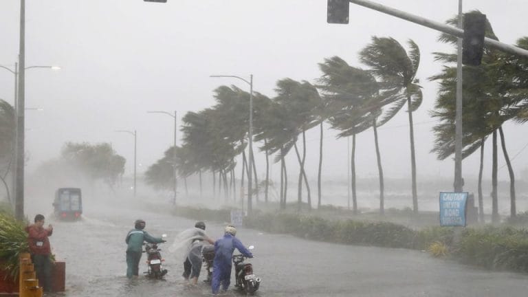 Cyclone Fani：IMD注意到不降低卫兵，平静的前身都遭到破坏