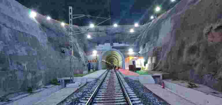 隧道在未来五年内投入超过1万卢比的工程：加德卡里