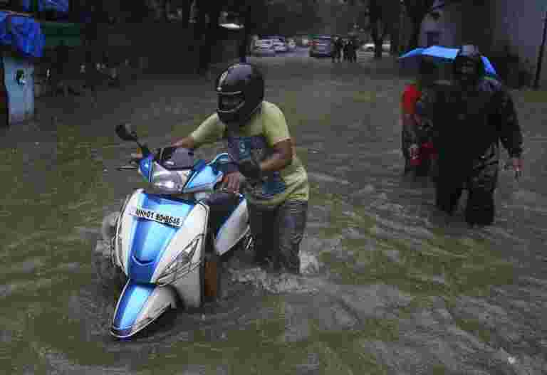 IMD说，飓风在马哈拉施特拉邦触发过多的降雨