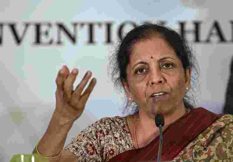 农民必须远离那些闭锁政治复苏的人：Nirmala Sitharaman.