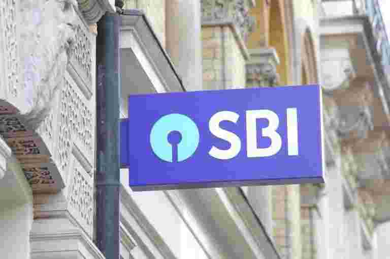 RBI在SBI上拨打2亿卢比以违反规范