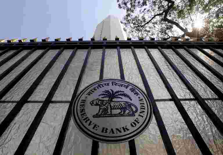 汇丰银行印度表示，RBI可能不会增加卢比的卢比率
