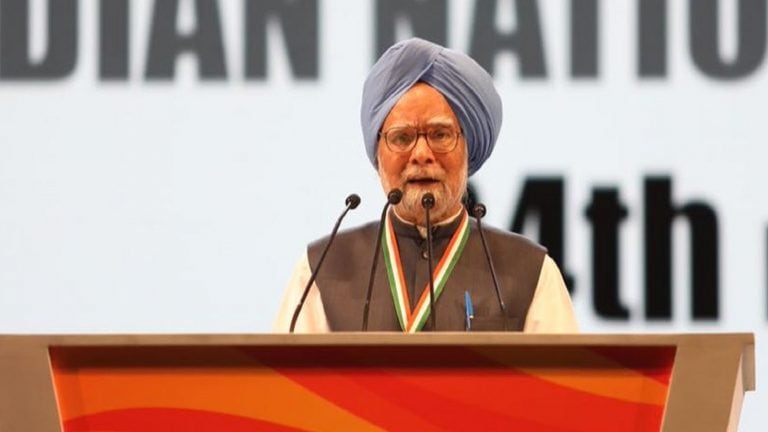 Urjit Patel深深地关心印度的金融机构，悲伤在这个发展中，前PM Manmohan Singh