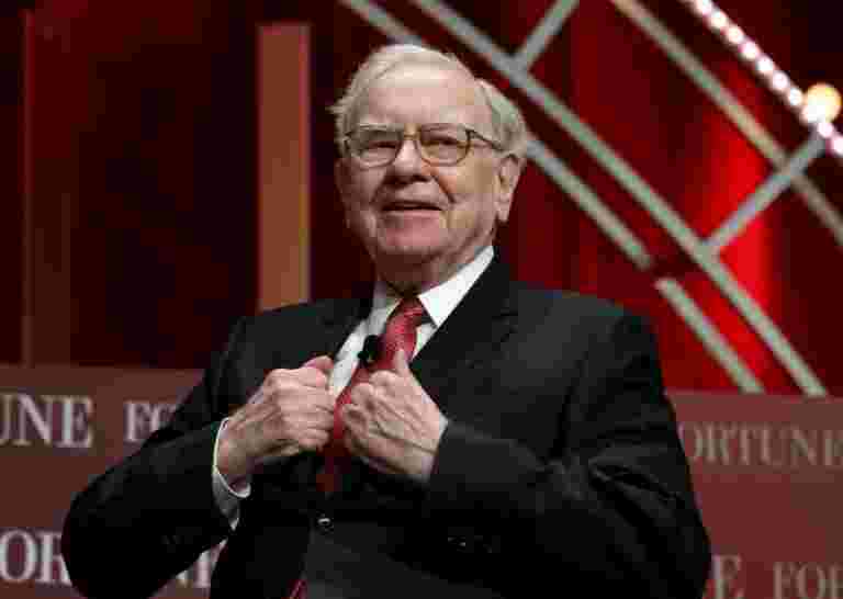 Warren Buffett敦促Wells Fargo在下一个首席执行官那里超越华尔街
