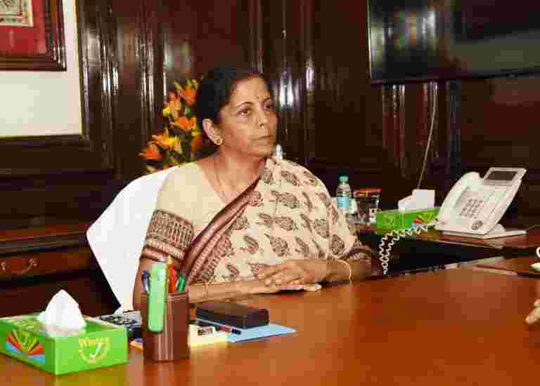 Nirmala Sitharaman说，政府考虑到为RBI提供更多权力来调节NBFC