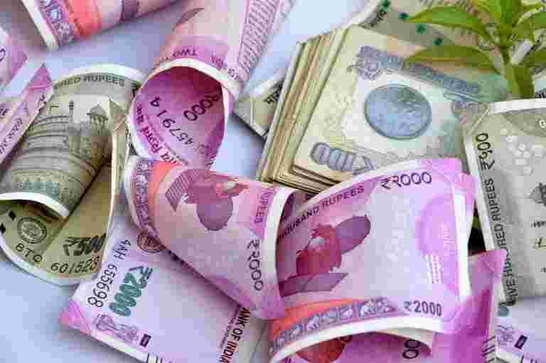 2019年联盟预算：Nirmala Sitharaman说，政府在国内市场上借来的外币借来的流动性紧缩