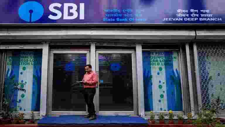 SBI主席Rajnish Kumar表示，由财政结束的银行业的NPA局势改善